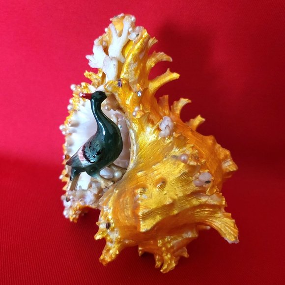 Bird Standing on Sea Shell Table Decor - Picture 4 of 12